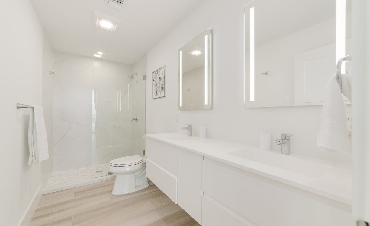 SUNSET POINT - BEAUTIFULLY UPGRADED 3 BED WITH PANORAMIC OCEAN VIEWS