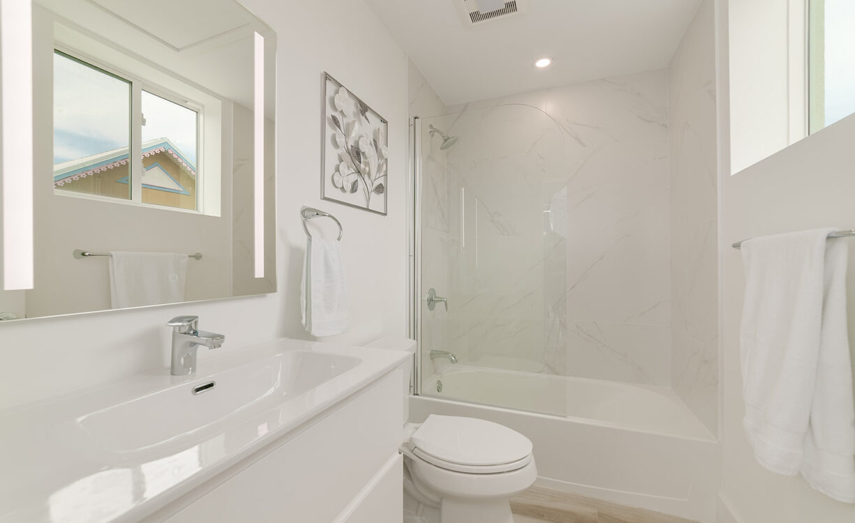 SUNSET POINT - BEAUTIFULLY UPGRADED 3 BED WITH PANORAMIC OCEAN VIEWS