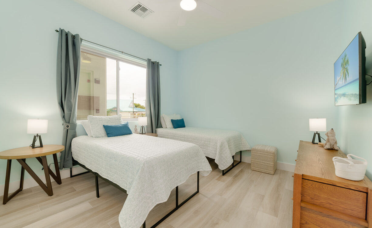 SUNSET POINT - BEAUTIFULLY UPGRADED 3 BED WITH PANORAMIC OCEAN VIEWS